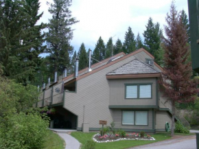 Akiskinook Lake Resort! 1 Bedroom Townhouse! Rent Monthly - 50 percent off! Private Entrance, Gas BBQ, Wi-fi, New Appliances! Clubhouse with Indoor Pool, Hot Tub, Squash Court! Skating, Skiing at 4 Re